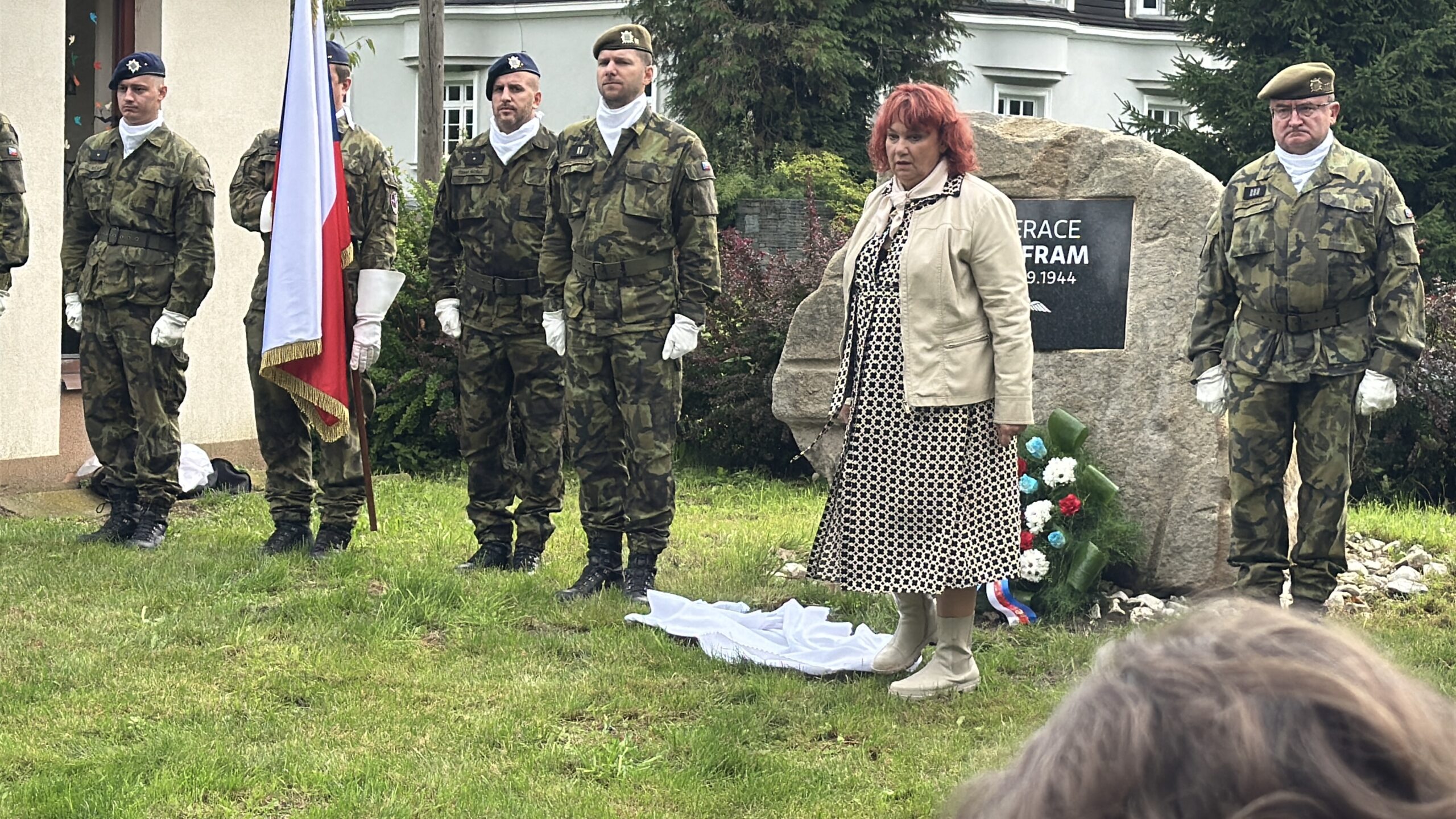 Slavnostní odhalení památníku paradesantního výsadku, známého pod operačním názvem Wolfram